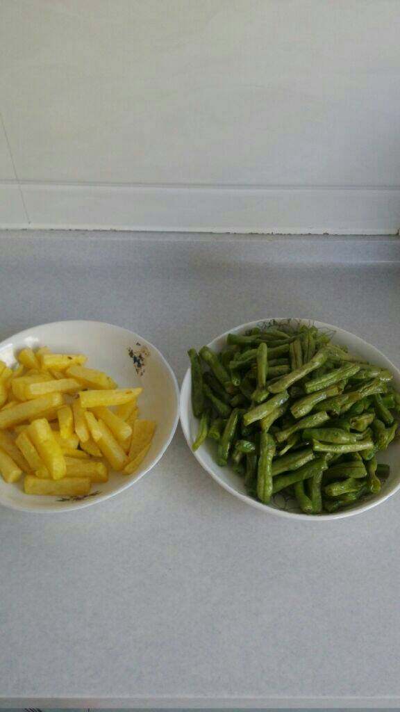 豆角炖土豆（新型）,炸好的土豆和豆角