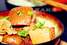 老妈红烧肉 ,最后大火收汁,撒些葱花即可