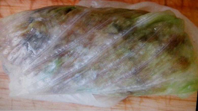 糯米腊肠肉卷,包好的样子