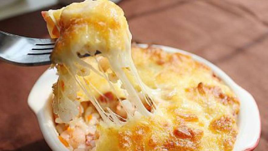 【虾仁培根芝士焗饭】