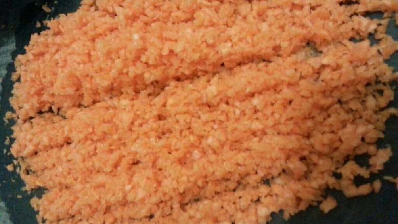 自制厚蛋烧,<a style='color:red;display:inline-block;' href='/shicai/ 2559'>红萝卜</a>剁碎