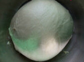 港式吐司,除黄油外的材料揉至光滑,加入黄油揉至薄膜状