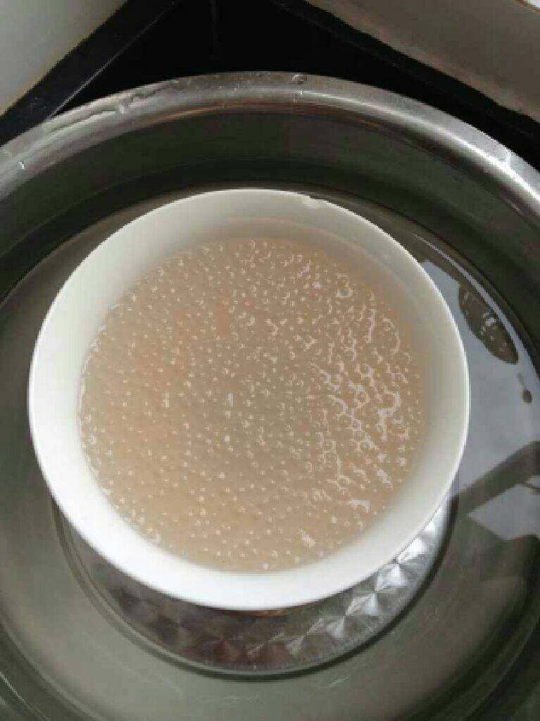 芒果芒耶西米露,煮好的西米放冷开水里备用