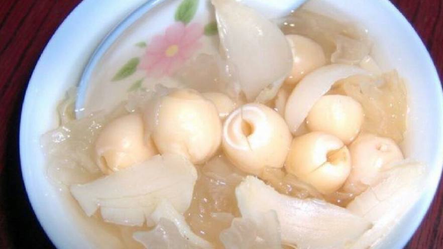 莲子百合银耳汤
