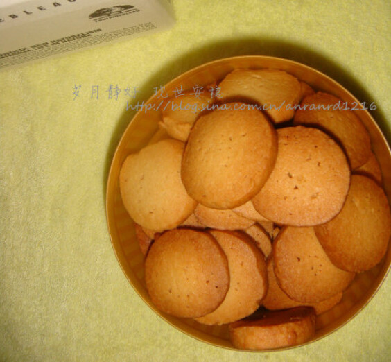 花生奶油饼干,烤盘放入预热的烤箱,中层,上下火180度,约15分钟