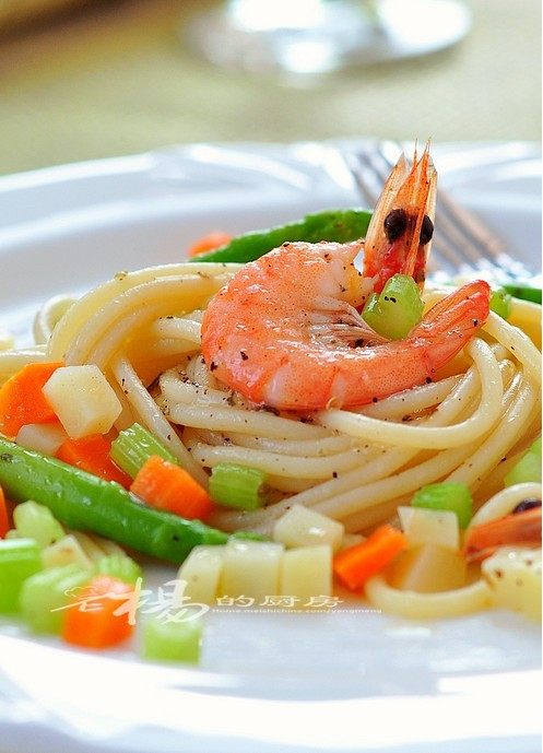 鲜虾拌意面
