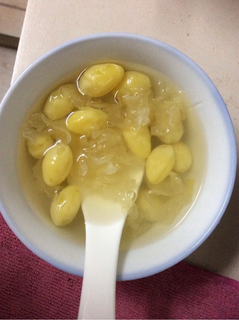 银耳白果甜汤
