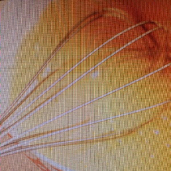 意式冰淇淋,放5克<a style='color:red;display:inline-block;' href='/shicai/ 10588'>糖</a>进<a style='color:red;display:inline-block;' href='/shicai/ 15'>蛋黄</a>，隔水打至发泡