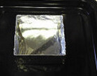 手工DIY奶茶太妃糖 ,将慕斯圈包好,糖液倒入,冰箱冷藏至变硬
