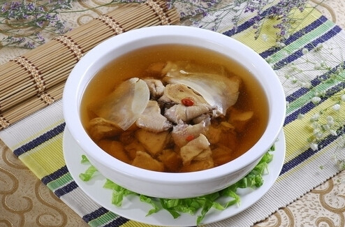 乳鸽银耳汤