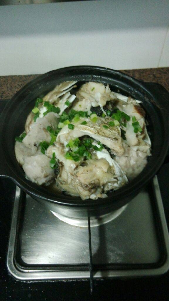 芋头鱼头排骨煲