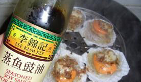 蒜蓉粉丝蒸扇贝,大火上汽蒸5分钟关火,淋上少量<a style='color:red;display:inline-block;' href='/shicai/ 864'>蒸鱼豉油</a>