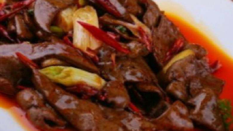 止咳偏方,香油炒羊肝(治久嗽 )
做法:羊肝60克,香油30克,盐少许。将羊肝切片,锅内放入香油至八成热,下羊肝及盐翻炒即成。
适用:润肺止咳,治久咳不止。