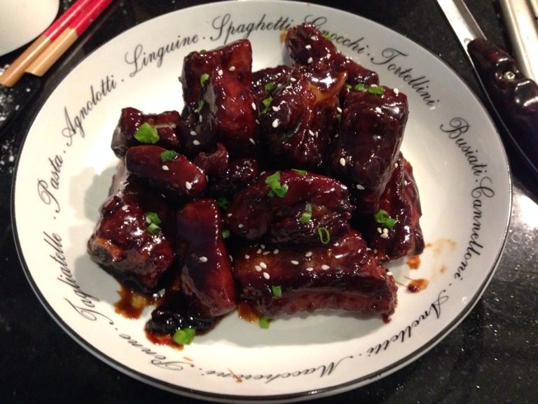 糖醋排骨,最后装盘，加点香葱和<a style='color:red;display:inline-block;' href='/shicai/ 666'>芝麻</a>做点缀