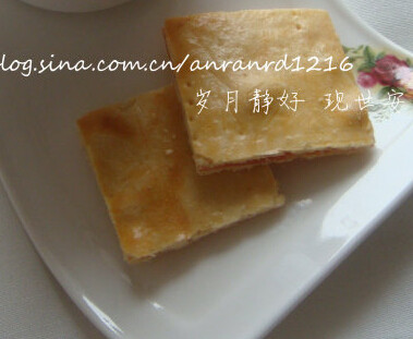 山楂夹心饼,烤箱预热170度,烤30分钟,冷却后切块即可