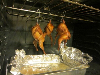 香酥透味烤鹌鹑,放入烤箱350F烤10分钟,Broil3-5分钟上色。