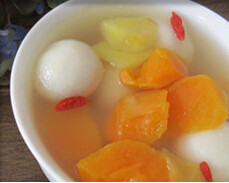 番薯汤圆姜糖水,最后，调入<a style='color:red;display:inline-block;' href='/shicai/ 3729'>白糖</a>就可以出锅享用了
