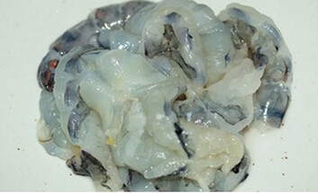 哈密瓜虾球,大海虾剥壳,去除虾头,挑出虾线