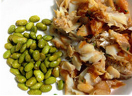 黄鱼鲞培根炒饭,<a style='color:red;display:inline-block;' href='/shicai/ 67'>毛豆</a>拣出、黄鱼鲞剔出鱼肉备用