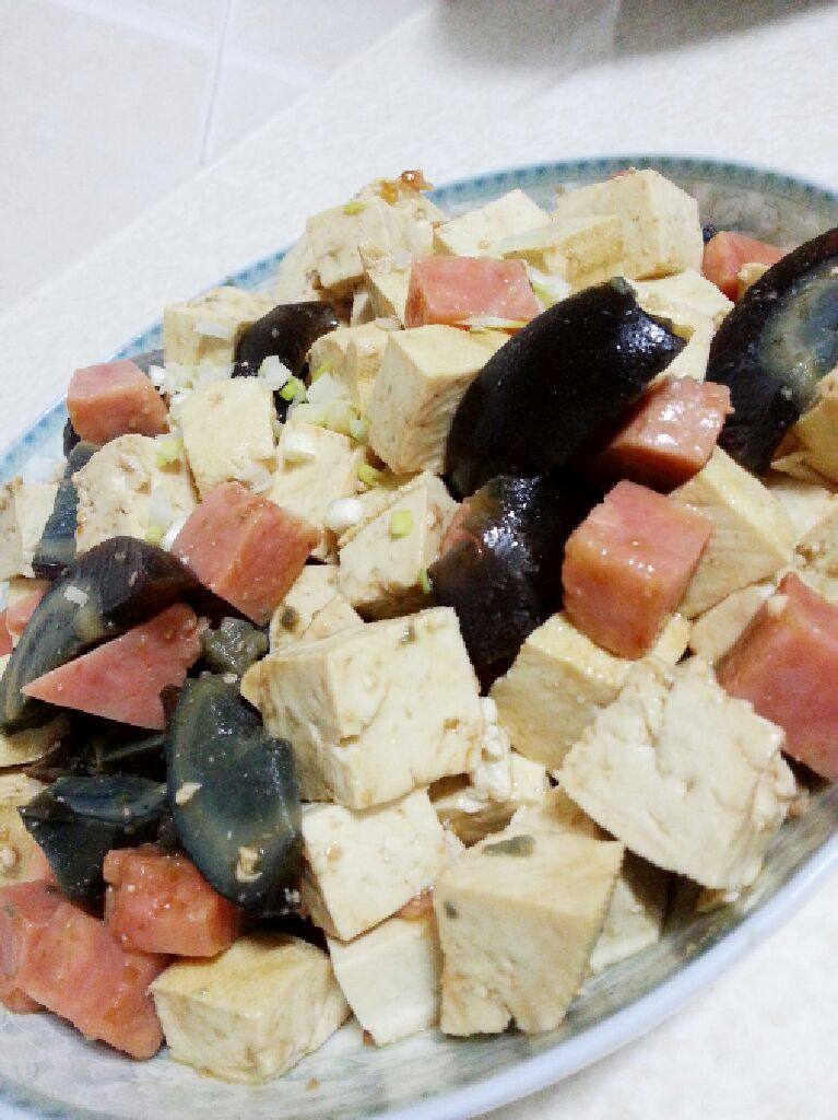 凉拌皮蛋豆腐