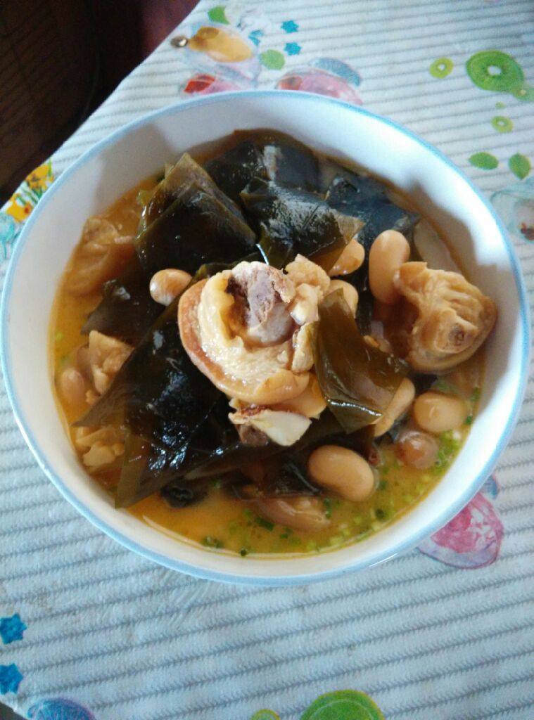海带芸豆炖猪脚