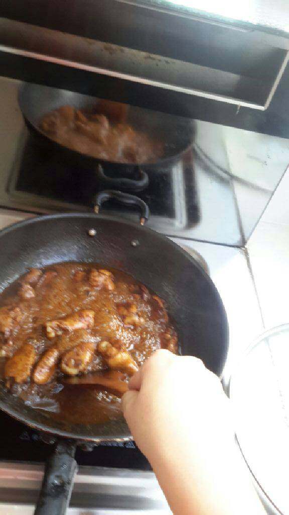 可乐鸡翅,直至汤汁粘稠，起锅。