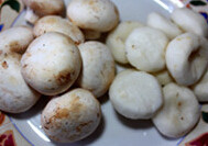 蛋饺,<a style='color:red;display:inline-block;' href='/shicai/ 235'>口蘑</a>洗净切细、<a style='color:red;display:inline-block;' href='/shicai/ 2646'>马蹄</a>去皮洗净切细备用，葱姜切细备用