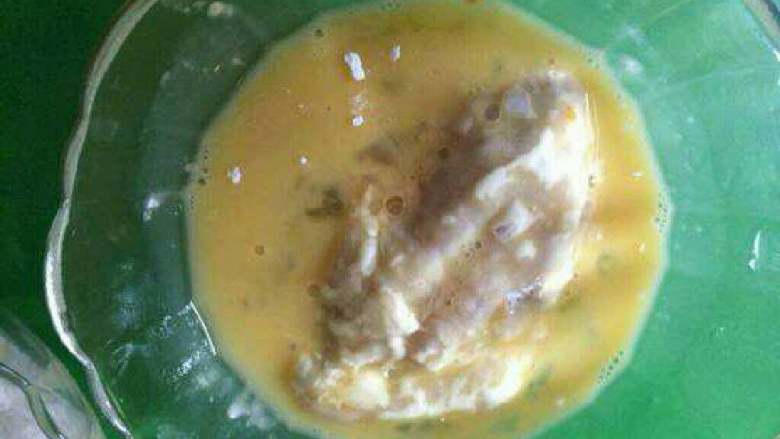 黄金鸡翅,再裹一层鸡蛋。