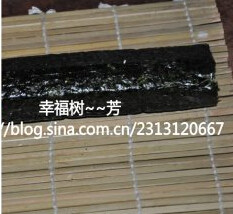 什锦蔬菜寿司,最后卷起,卷紧切成二指宽即可