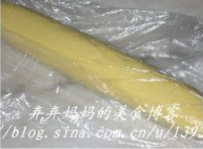 小星星饼干 ,将面团包保鲜膜,放入冰箱冷藏半小时以上