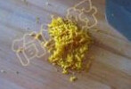 玛德琳蛋糕,新鲜的橙子,取外皮片下后切成屑