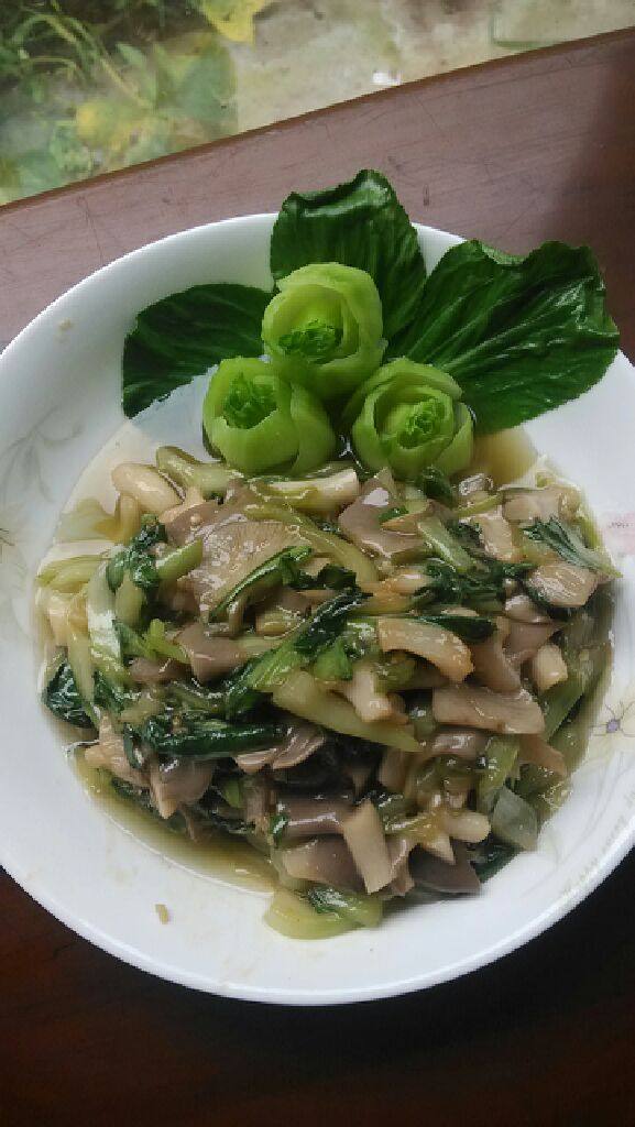 蚝油蘑菇青菜