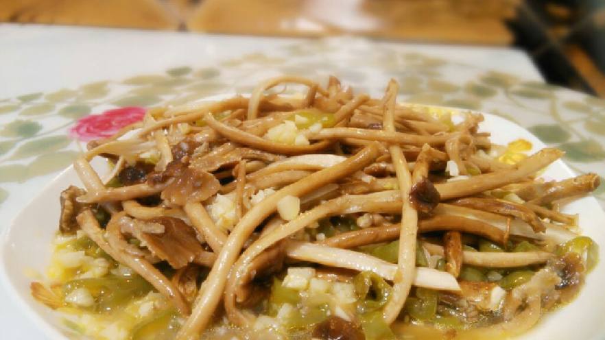 清蒸辣味蒜香茶树菇