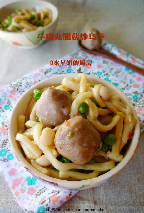 牛肉丸腿菇炒乌冬