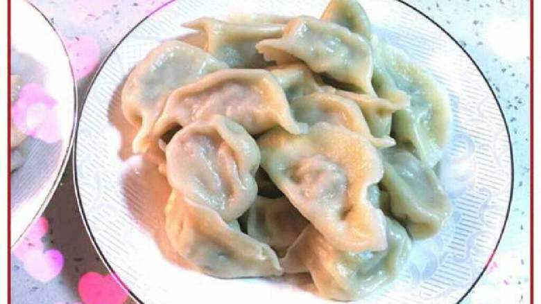 香菜肉馅饺子,吃多少煮多少,可以一次性做多一点放冰箱,当当当,,,,吃吧