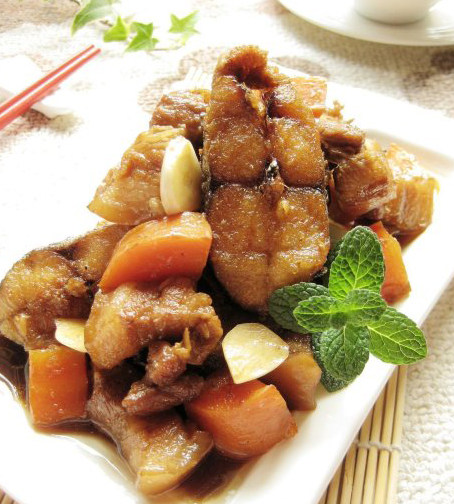 五花肉烧鲅鱼