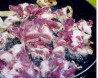 辣白菜炒肉 ,油锅小火煎肥肉,到肥肉干蔫,转大火,加入瘦肉,翻炒