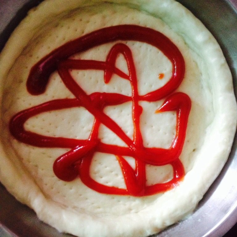 培根蘑菇海鲜披萨,如图