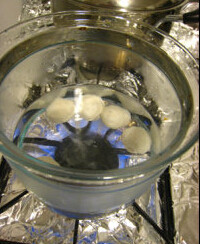 四色韩式海鲜锅 ,锅中下入<a style='color:red;display:inline-block;' href='/shicai/ 335'>鱼丸</a>，烧开，下入豆腐