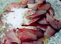 麻辣豆花鲻鱼,鱼身切薄片,用<a style='color:red;display:inline-block;' href='/shicai/ 718'>料酒</a>、淀粉、蛋清腌制