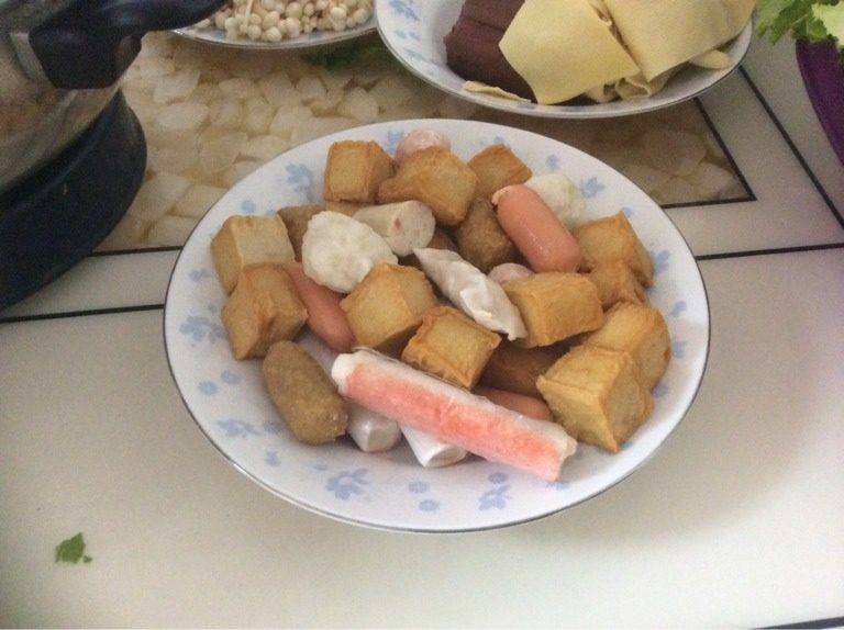 羊排火锅,如图 蔬菜四种 加各种鱼丸等 金针菇 鸭血 豆皮