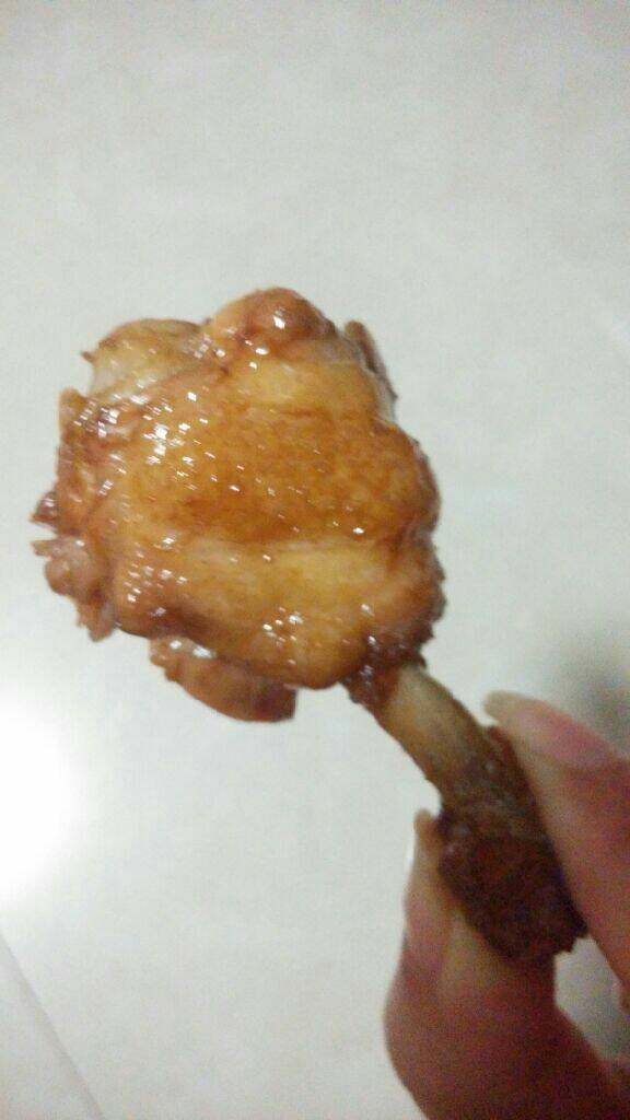 可乐鸡翅跟,这样拿着刚好
