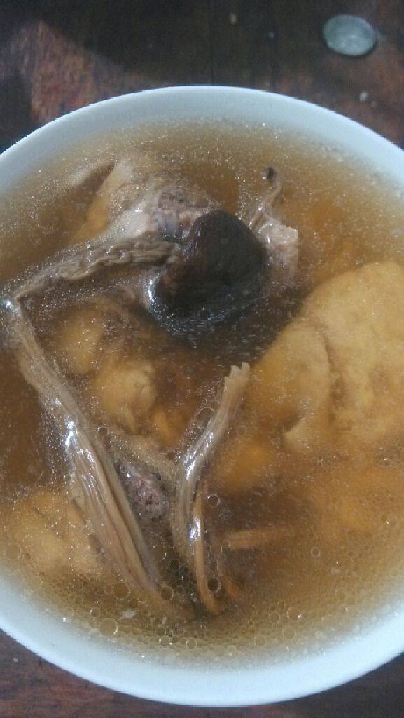茶树菇炖鸡汤