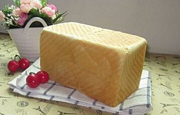 牛奶吐司,烤箱180度预热，最下层用烤网40分钟即可