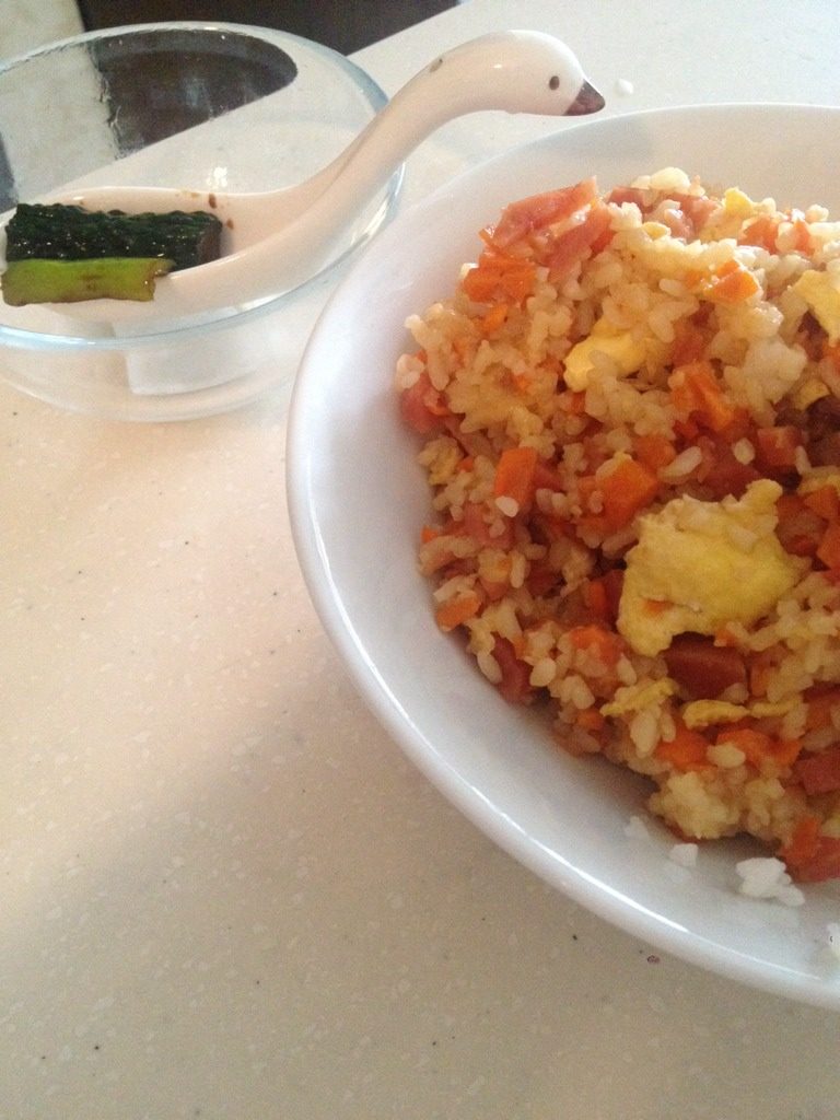 鸡蛋火腿炒饭,如图