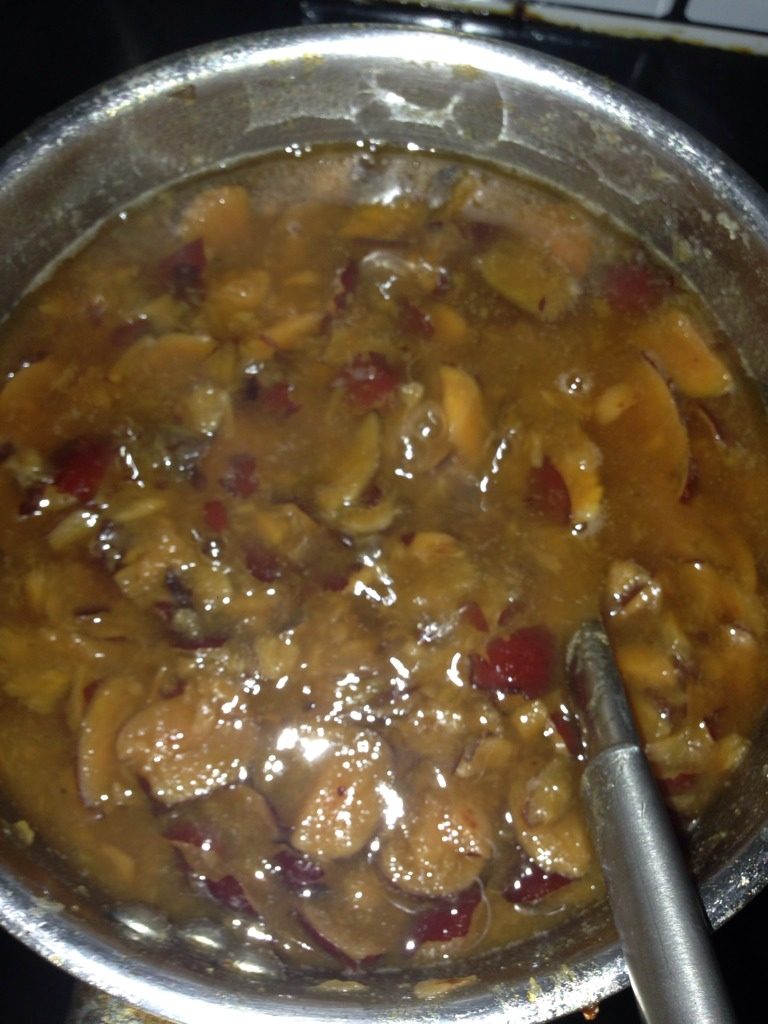 奶香红枣糕,准備1000ml的水，煮紅棗湯汁大概1個小時,水開后小火，要時不時攪動下鍋.煮好過篩，去掉紅枣渣质.<a style='color:red;display:inline-block;' href='/shicai/ 2470'>红枣</a>湯里放入<a style='color:red;display:inline-block;' href='/shicai/ 866'>冰糖</a>小火煮化.