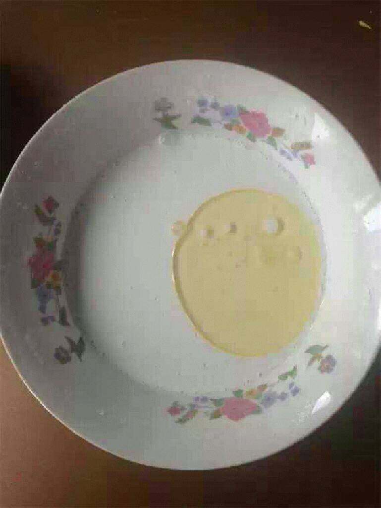 简单好吃的冰皮月饼,倒入油充分混合,然后盖上保鲜膜放入蒸锅,上气后蒸25分钟。