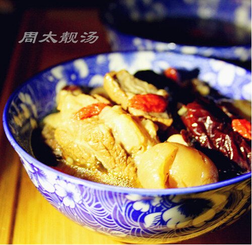 牛腩药膳汤