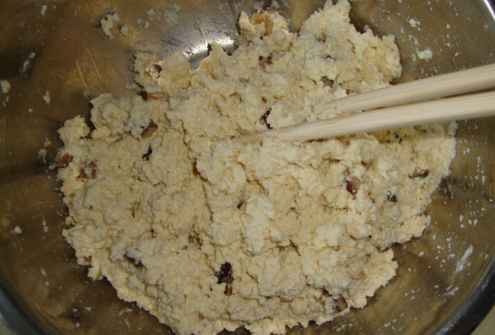 鲜香豆腐烙 ,干<a style='color:red;display:inline-block;' href='/shicai/ 230'>香菇</a>、<a style='color:red;display:inline-block;' href='/shicai/ 1694'>海米</a>泡软切碎，<a style='color:red;display:inline-block;' href='/shicai/ 465'>豆腐</a>捏碎，加<a style='color:red;display:inline-block;' href='/shicai/ 230'>香菇</a>、<a style='color:red;display:inline-block;' href='/shicai/ 1694'>海米</a>、<a style='color:red;display:inline-block;' href='/shicai/ 519'>面粉</a>、盐拌匀