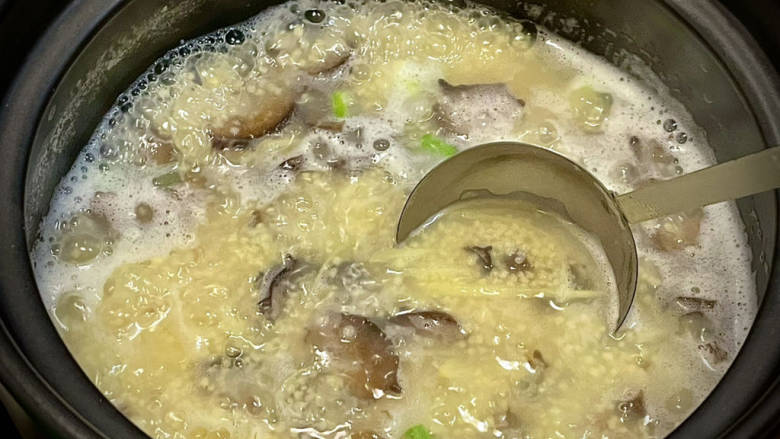 海参百合芹菜小米粥(吃得耳朵都竖起来),煮5分钟